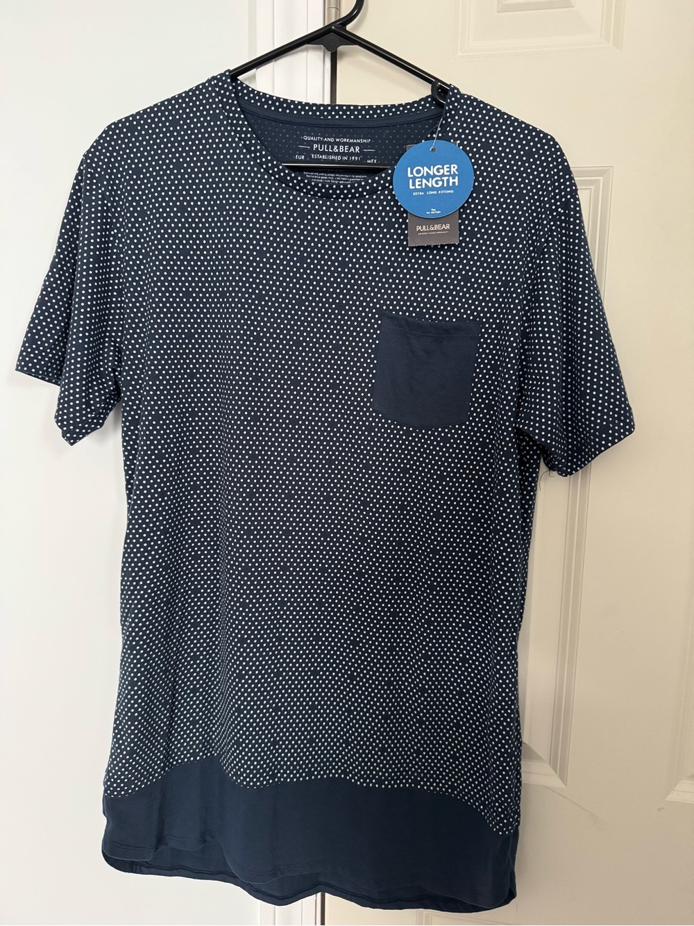 Pull&Bear Women’s Navy/White Dot Pocket T-Shirt European Large